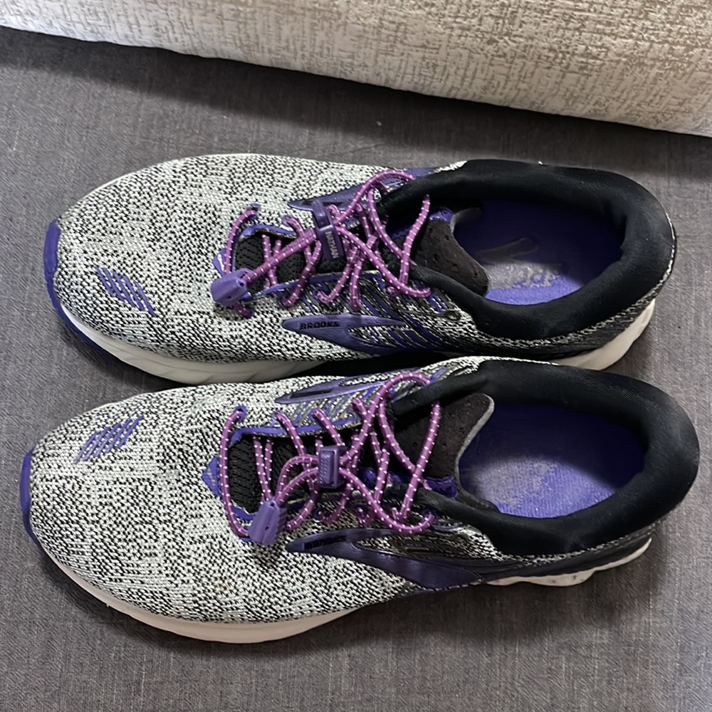 Brooks Adrenaline 19 Loft Running Shoes Sz 9 Gray/ Purple Excellent Condition